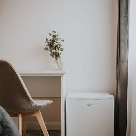 Adele Nocleg ze śniadaniem 3*