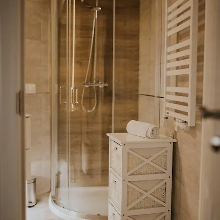 Alojamento de Acomodação e Pequeno-almoço Adele 3*